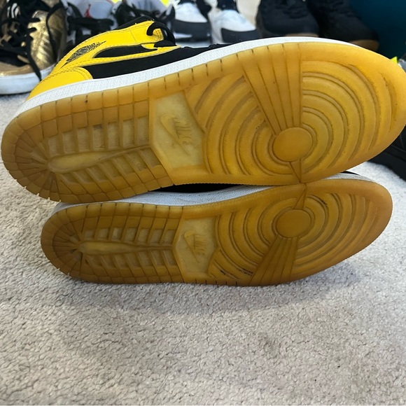 Jordan 1s youth sz 3 - Picture 2 of 6